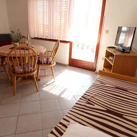 Apartment In Milcetici - Insel Krk 53301